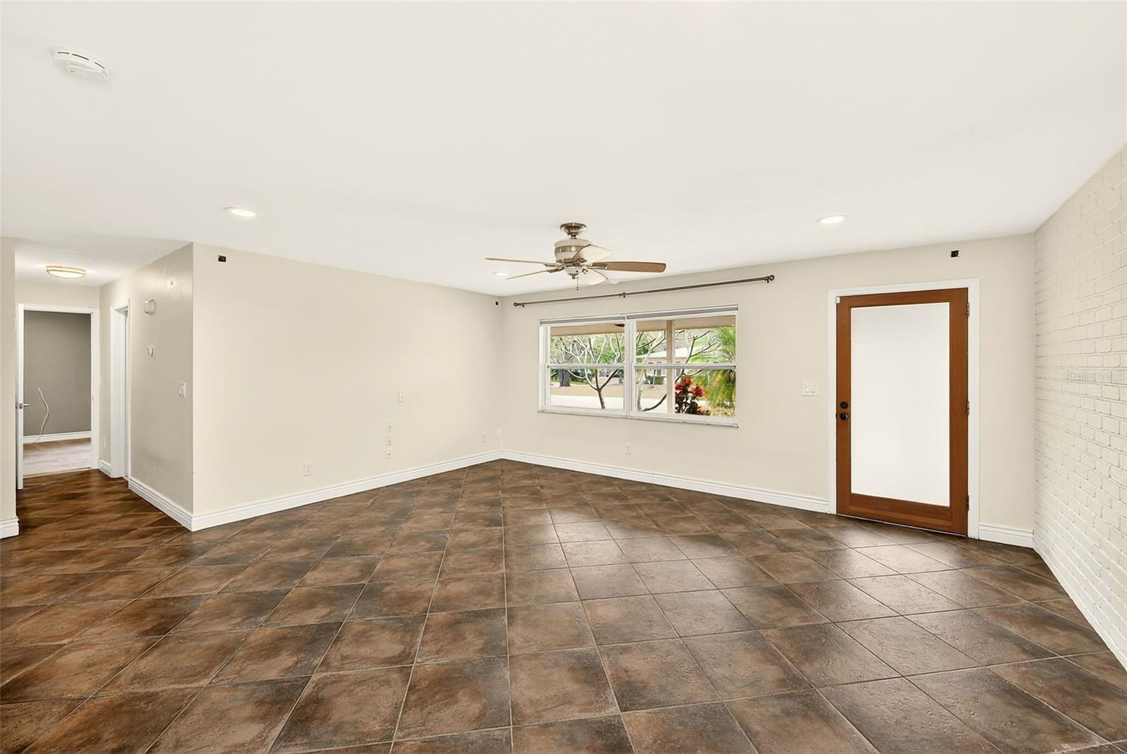 1465 Bayview Dr