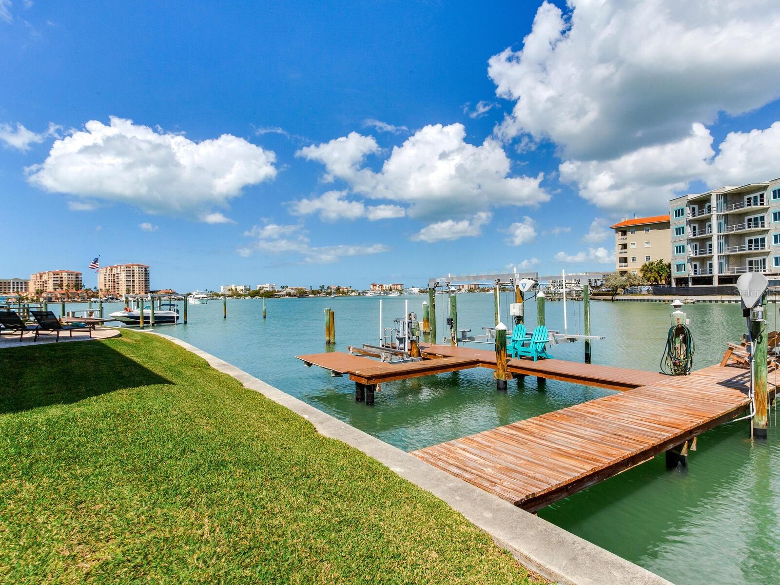 210 Dolphin Pt #B photo 1