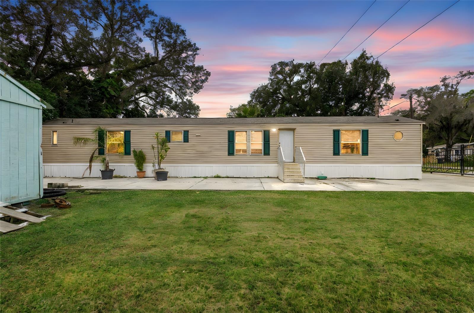 2530 Cresap St photo 1