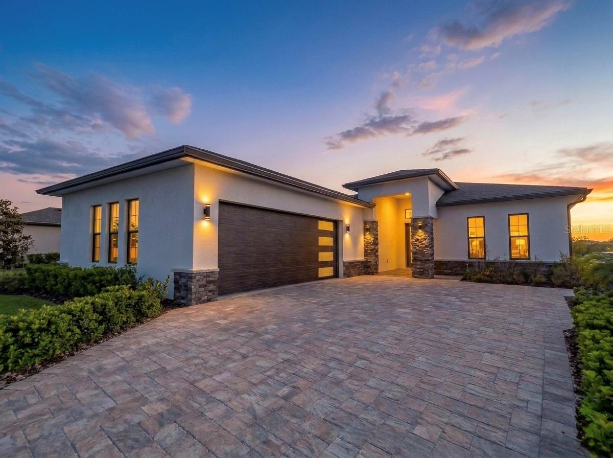 224 Valencia Ridge Dr photo 1