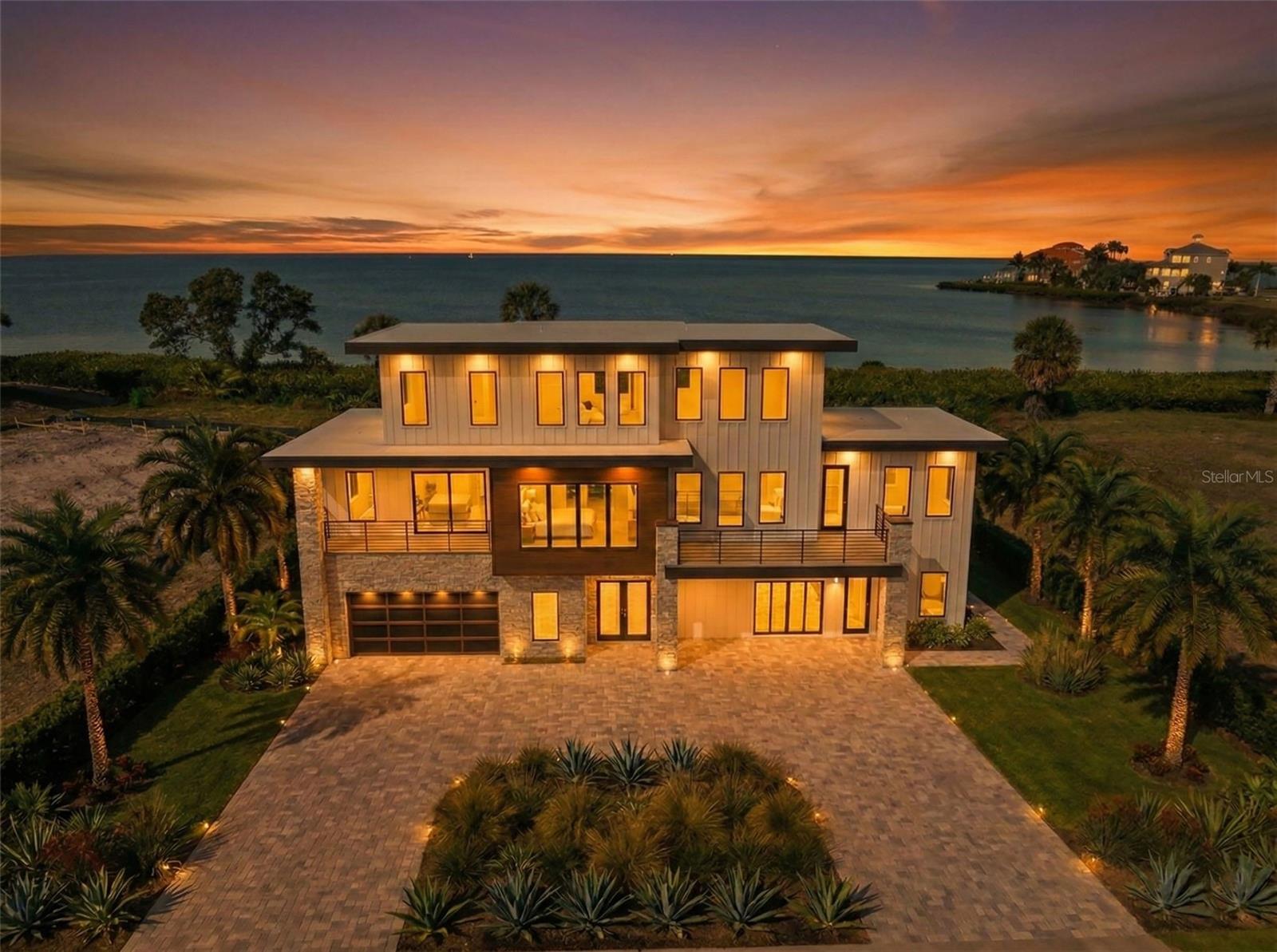 26 Harborpointe Dr