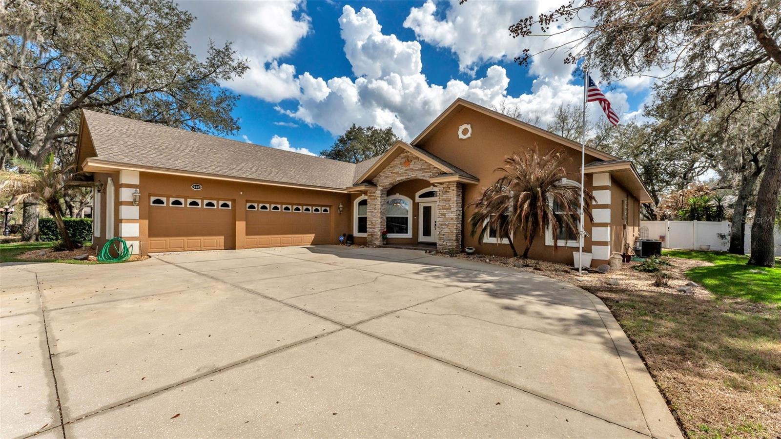 1603 Sir Henrys Trl