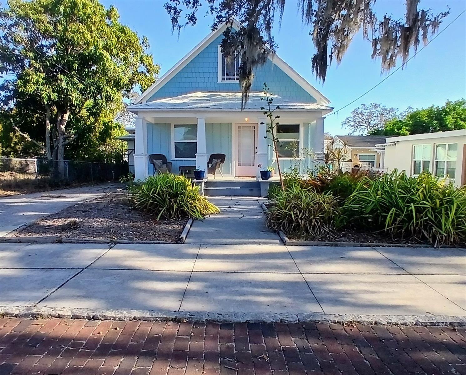 542 Division St