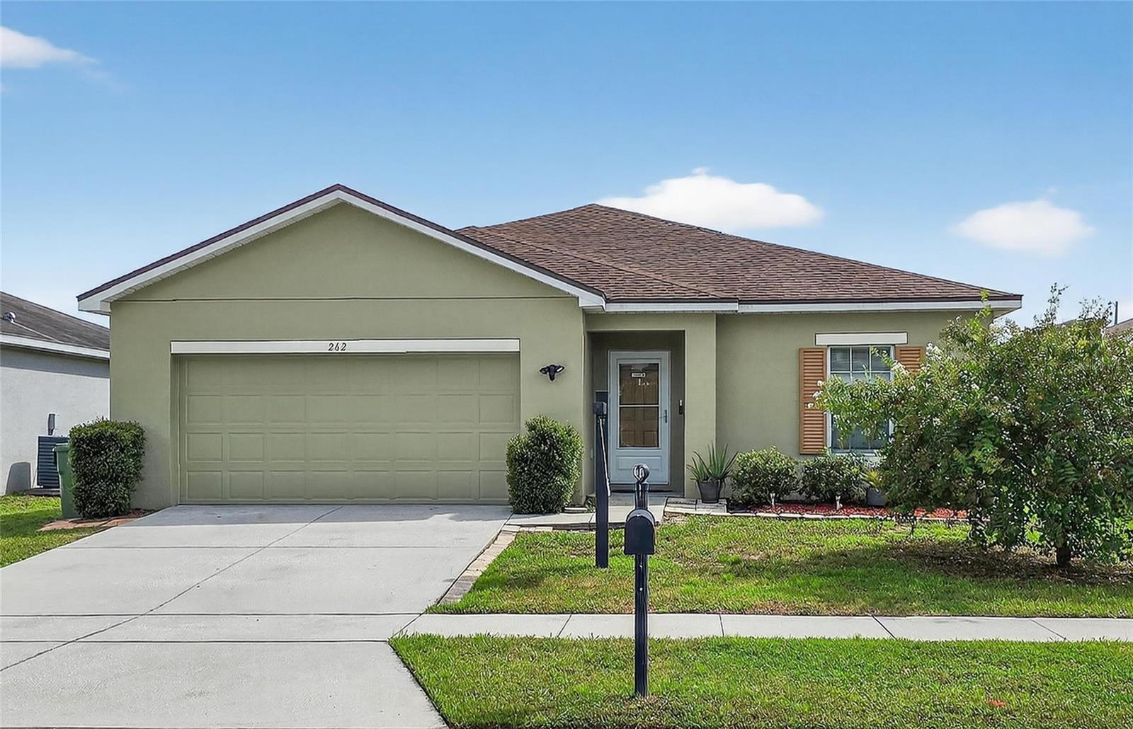 262 Oleander St photo 1