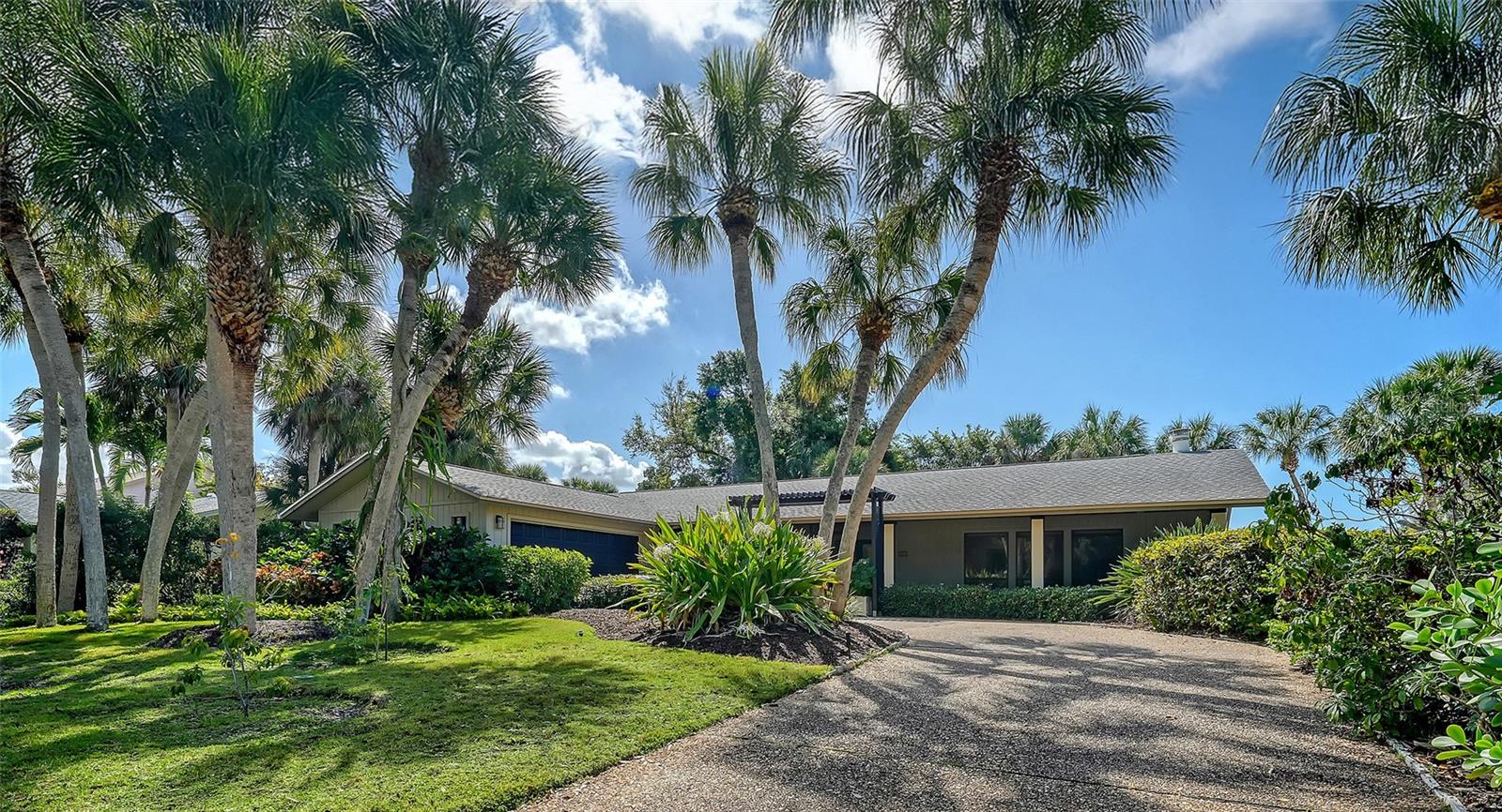 5345 Siesta CT photo 1