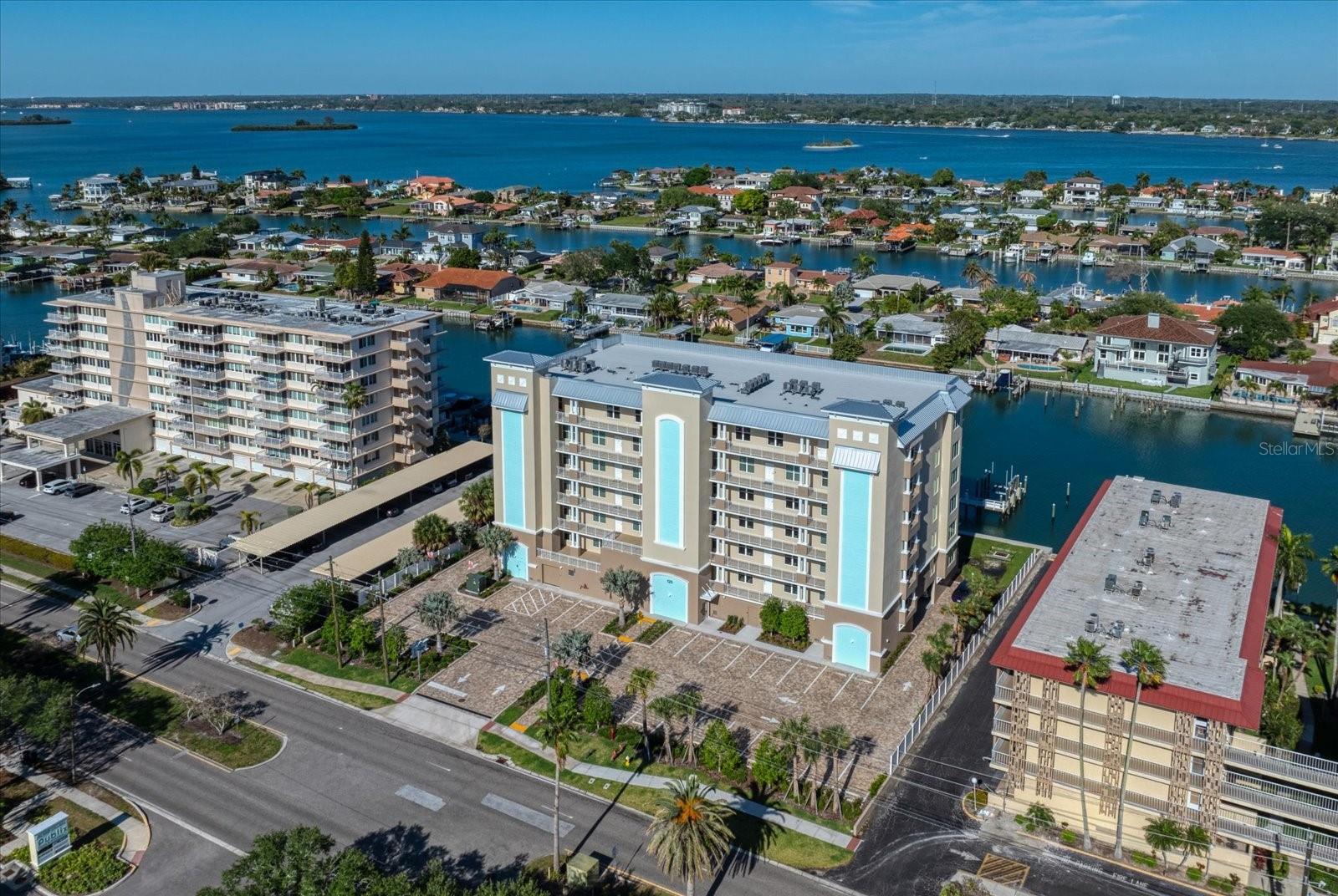 125 Island Way #402