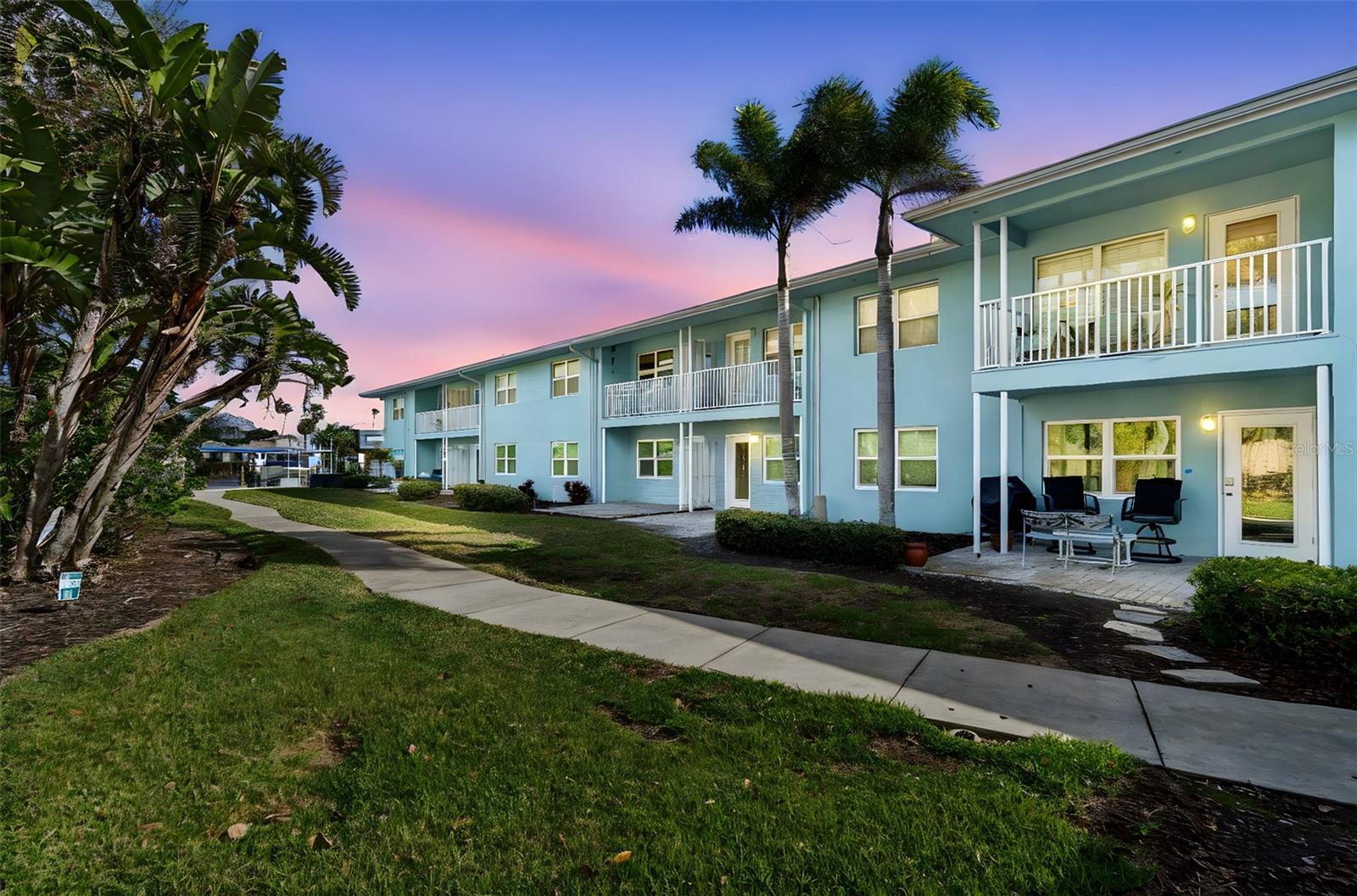 300 Venetian Dr #2