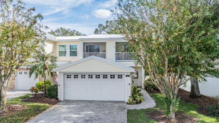 902 Woodbridge CT