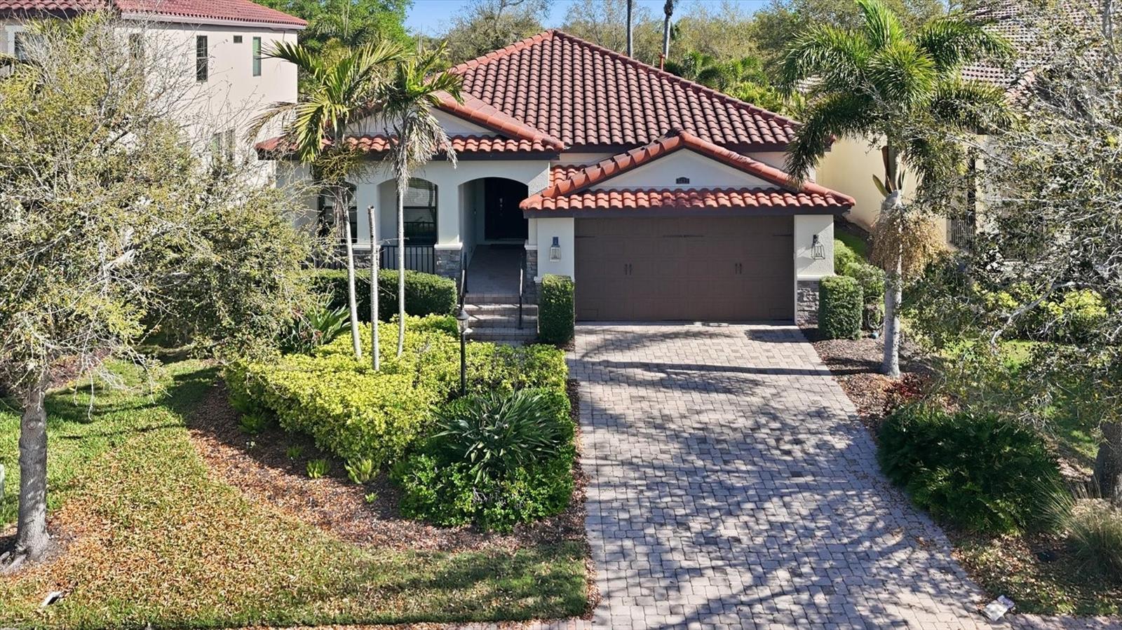 5423 Title Row Dr