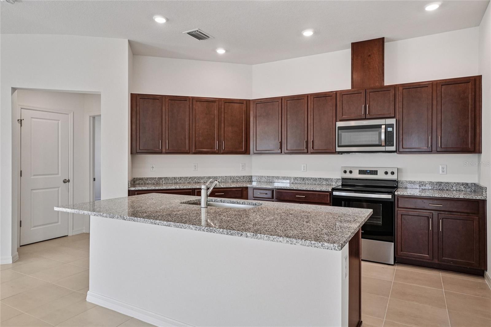 3323 Canberra Pl