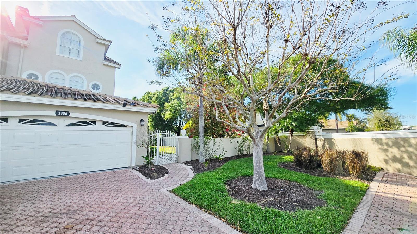 1806 Lago Vista Blvd
