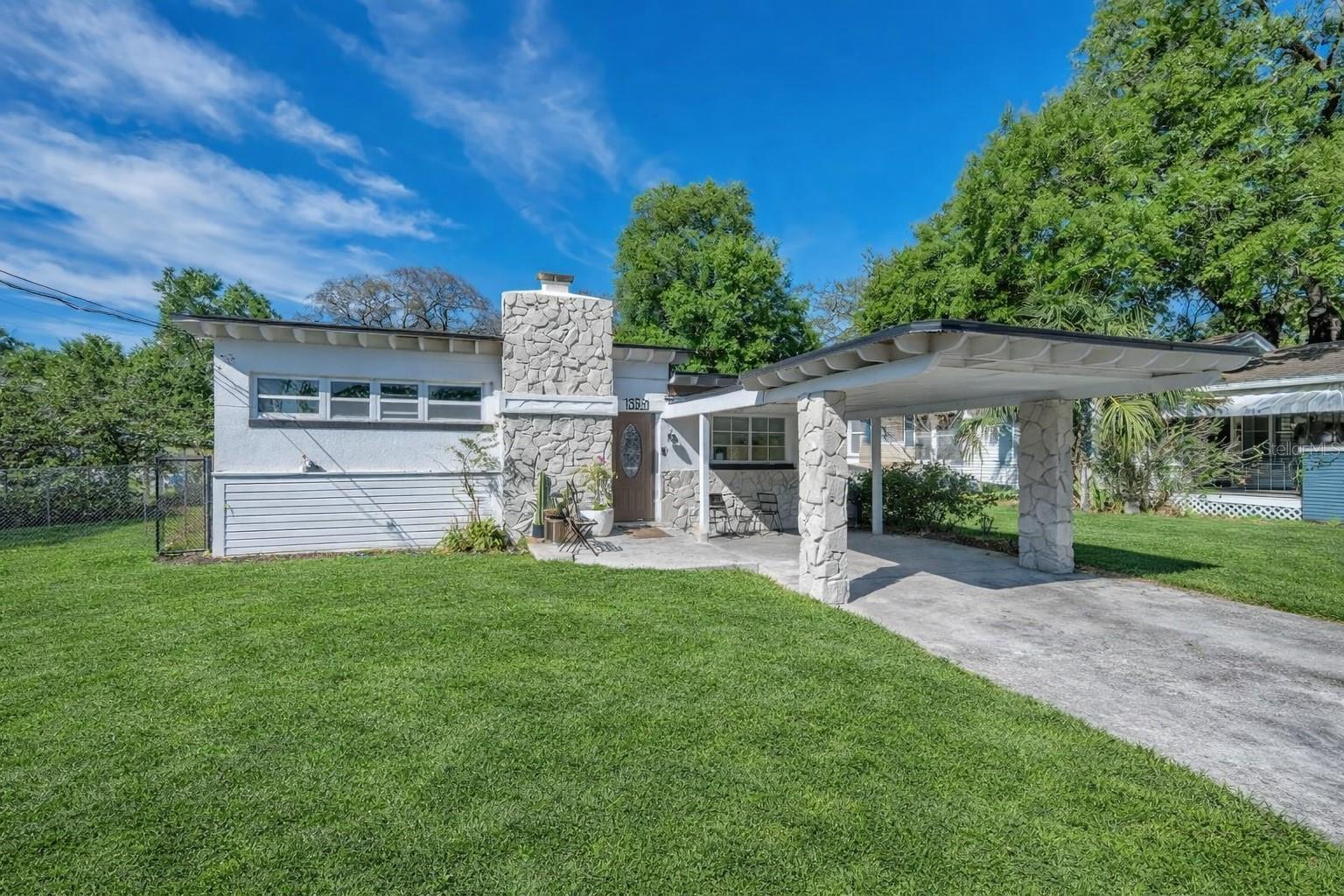 1304 E Osborne photo 1