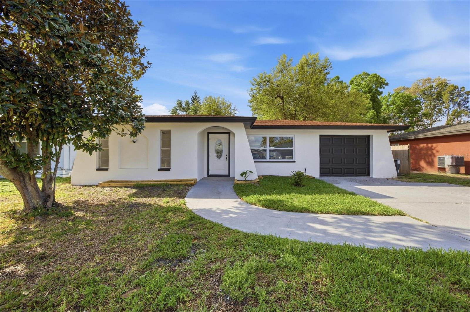 1811 Driftwood Cir S photo 1