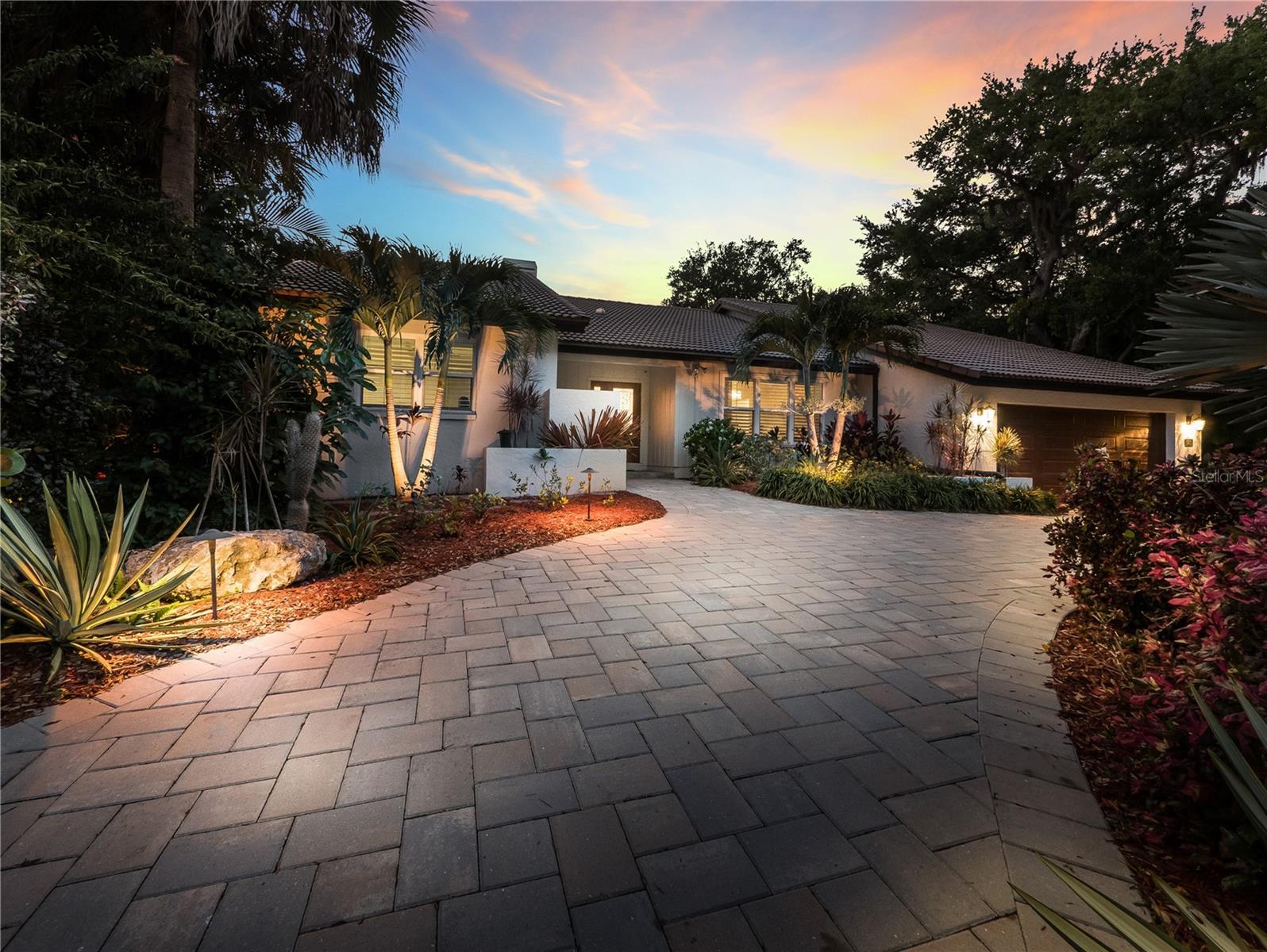 5231 Siesta Cove Dr photo 1
