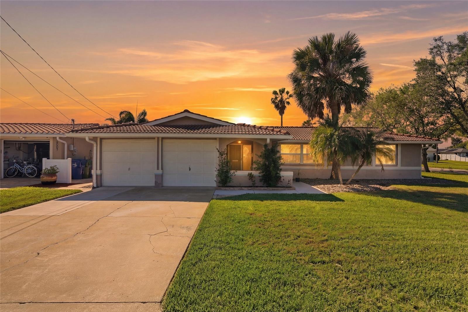 5015 Pelican Dr