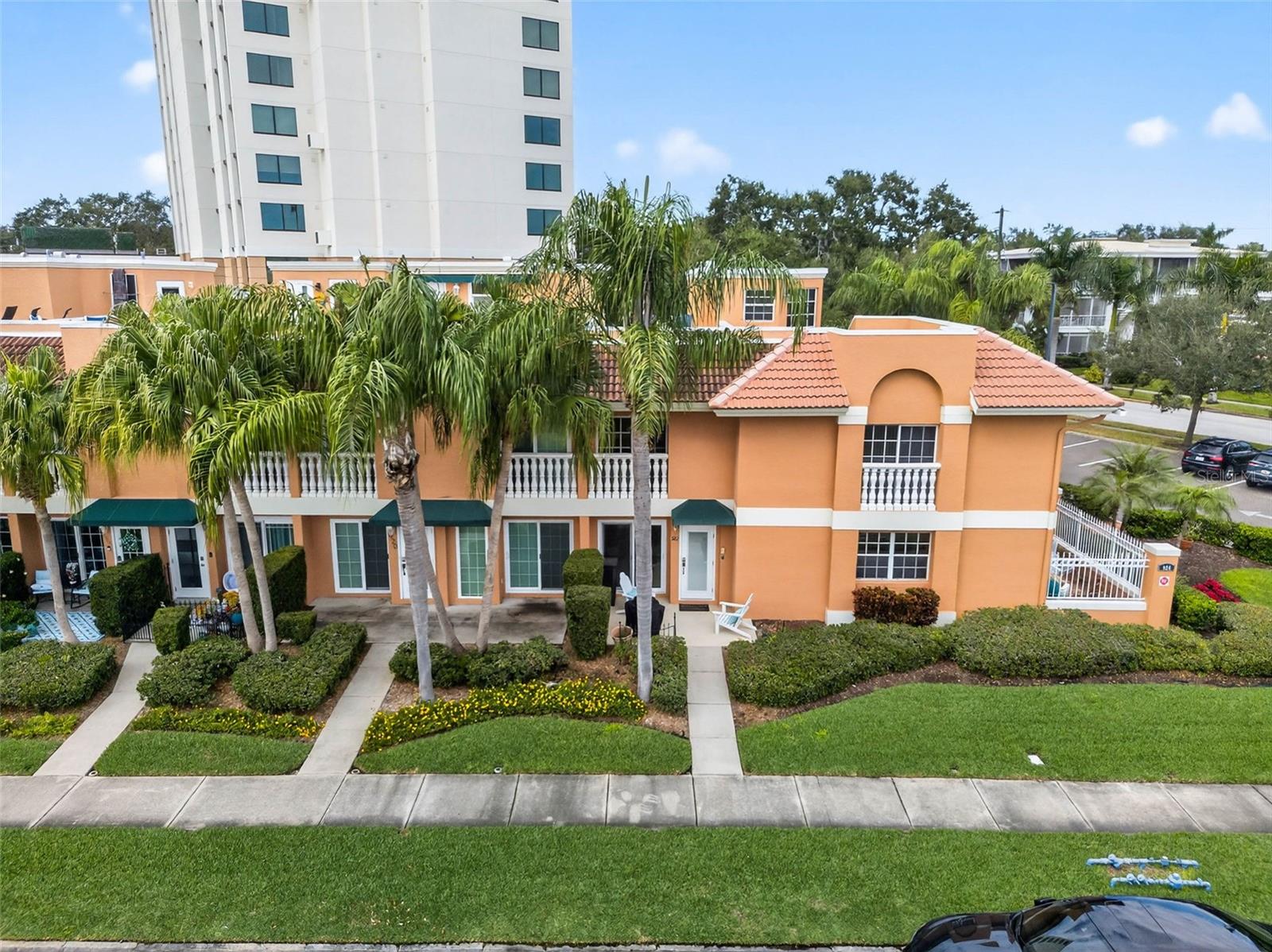 922 N Shore Dr NE photo 1