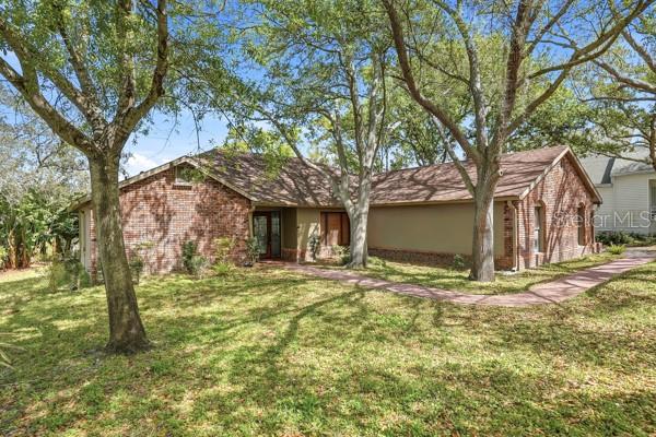 1212 Weybridge Ln photo 1