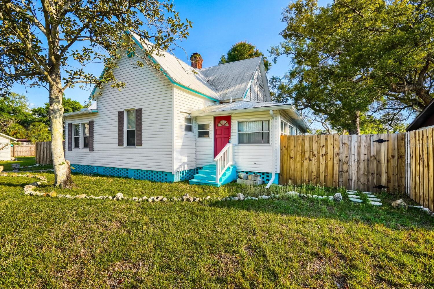 2523 10th Ave W