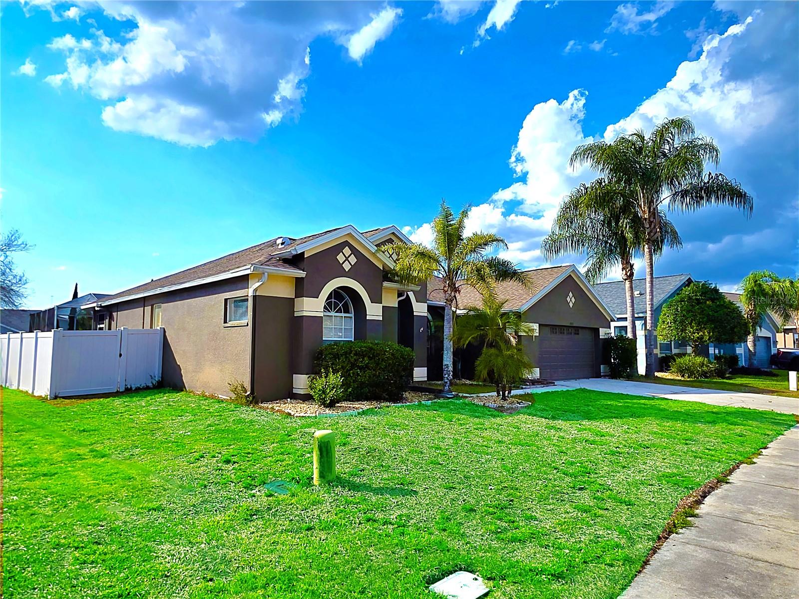7927 Roundelay Dr photo 1