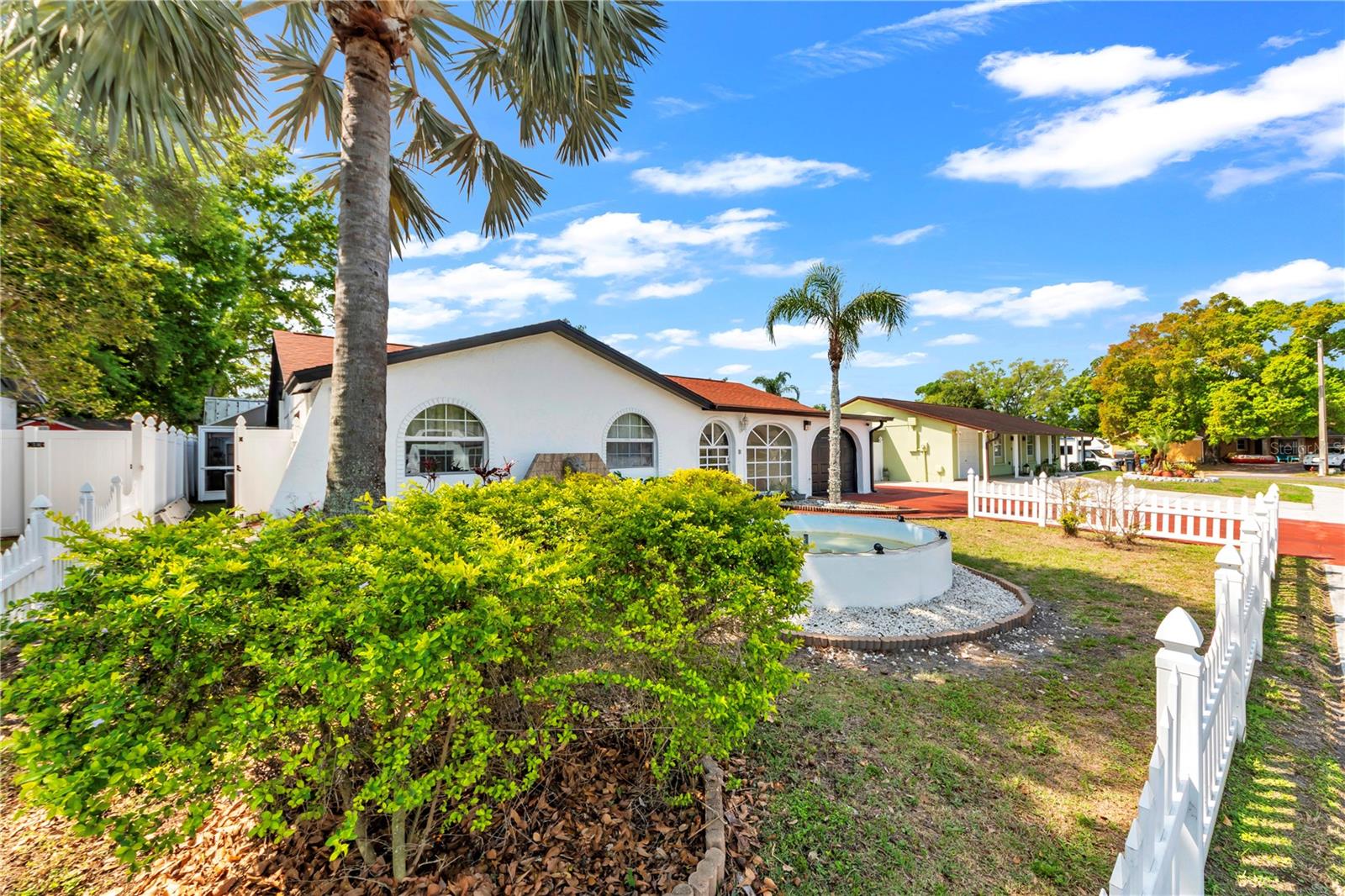 9043 Hickory Cir