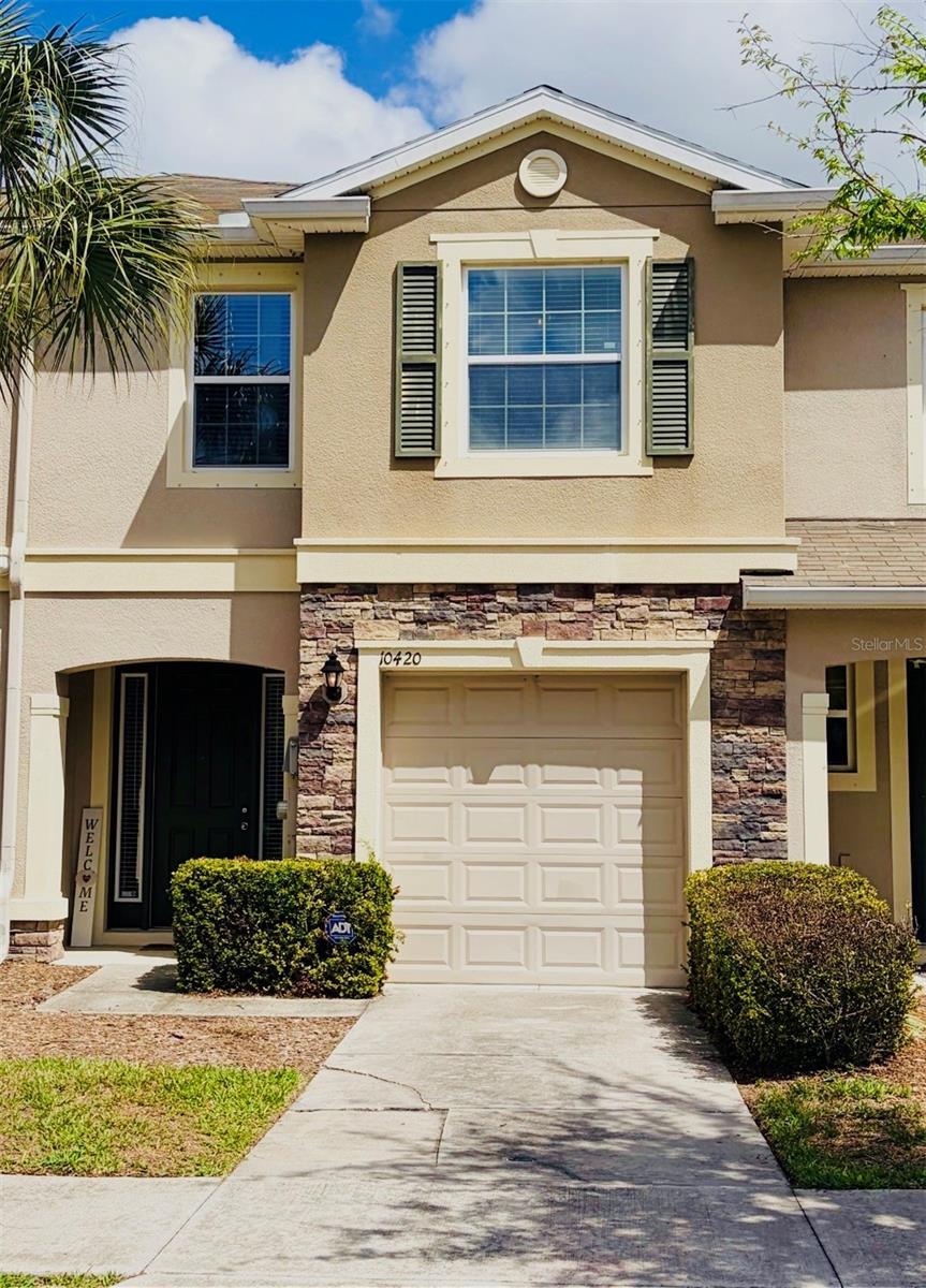 10420 Butterfly Wing CT photo 1