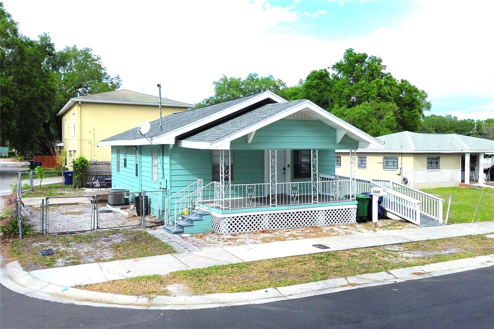 1302 E 33rd Ave