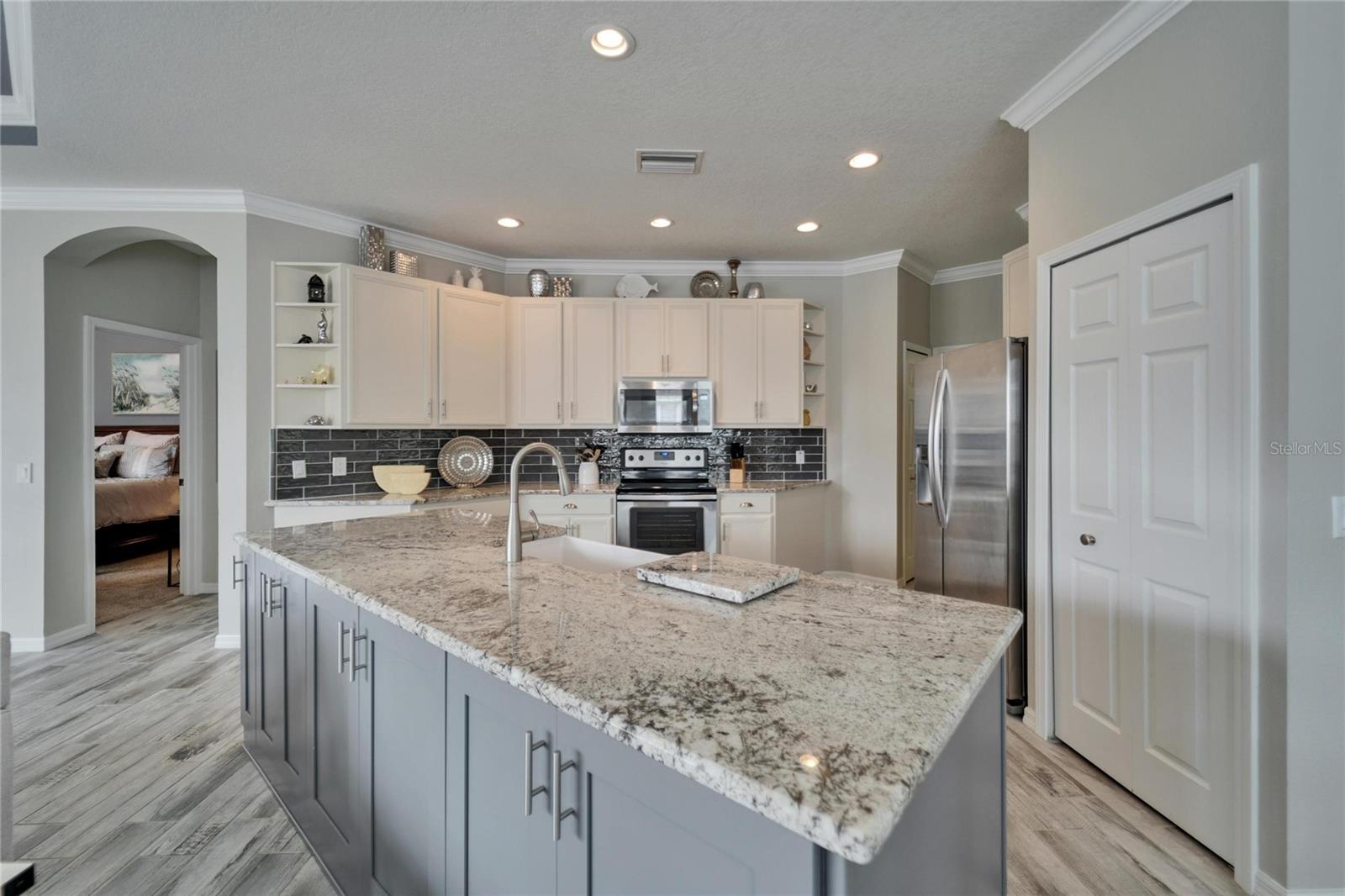 221 Sela Cove Cir