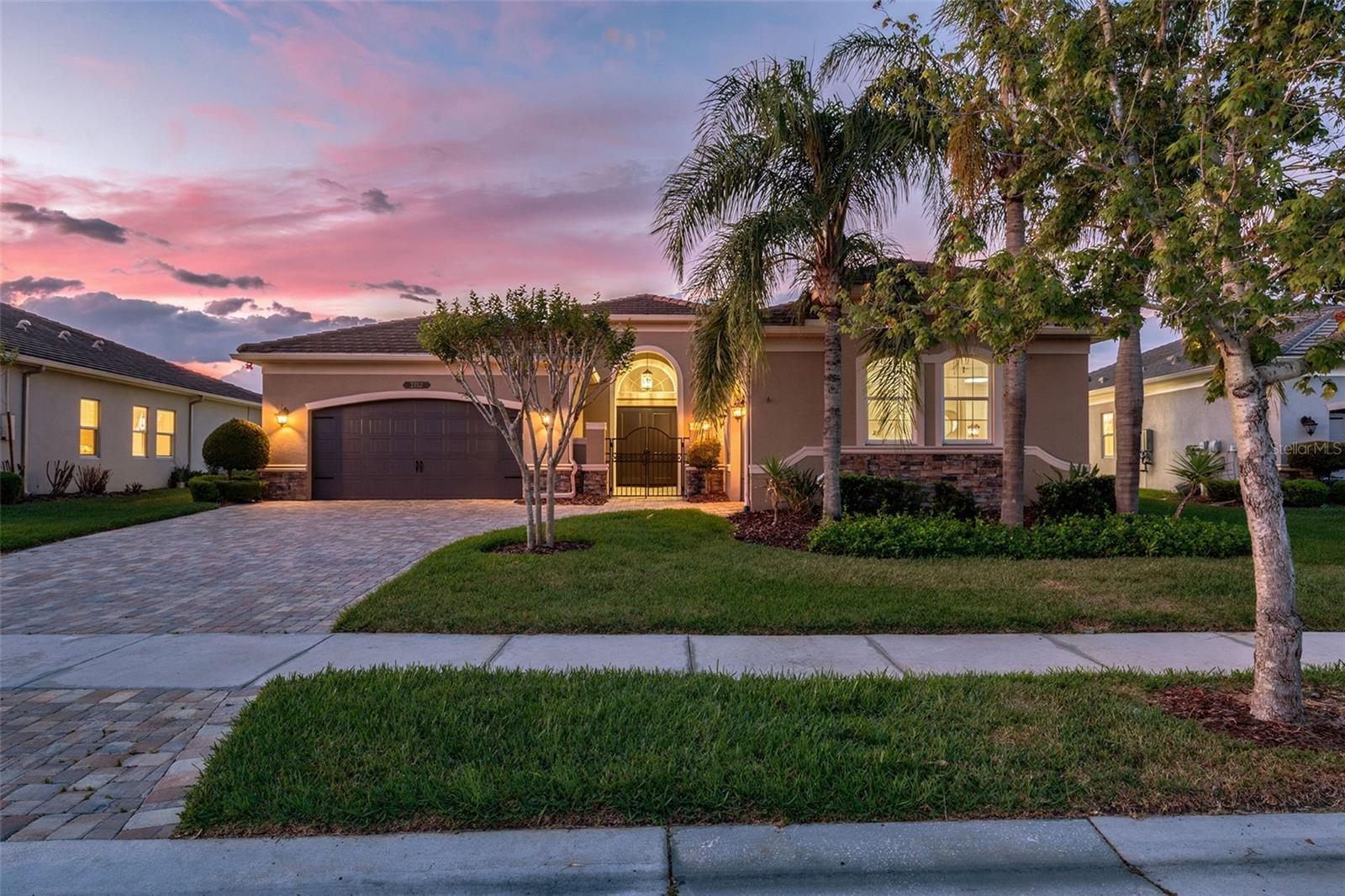 2752 Coco Palm Cir photo 1