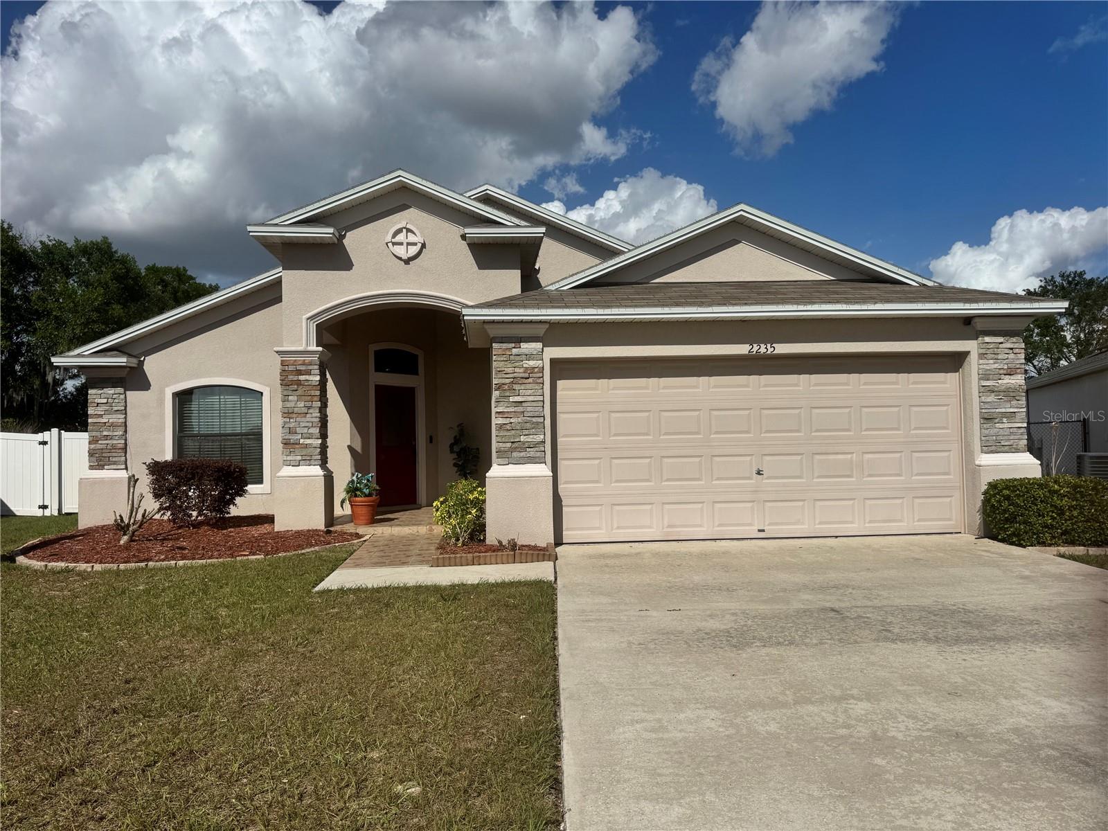 2235 Lakeridge Dr photo 1