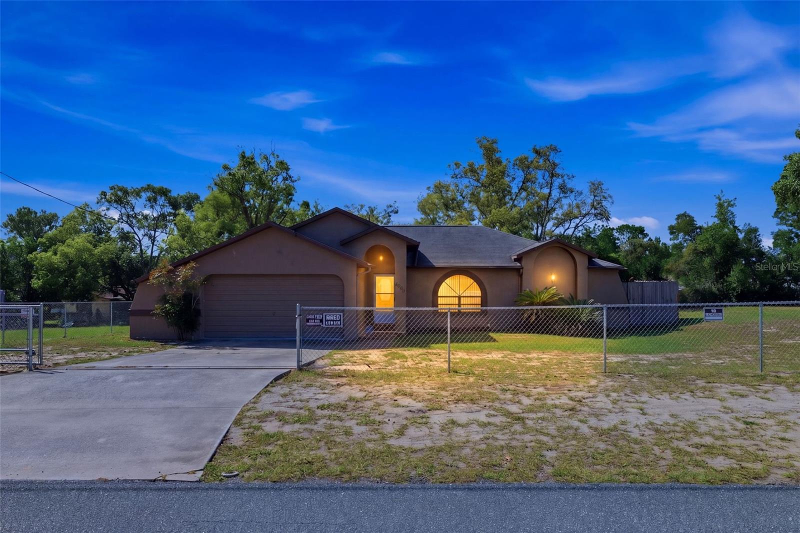 10464 Maderia St photo 1