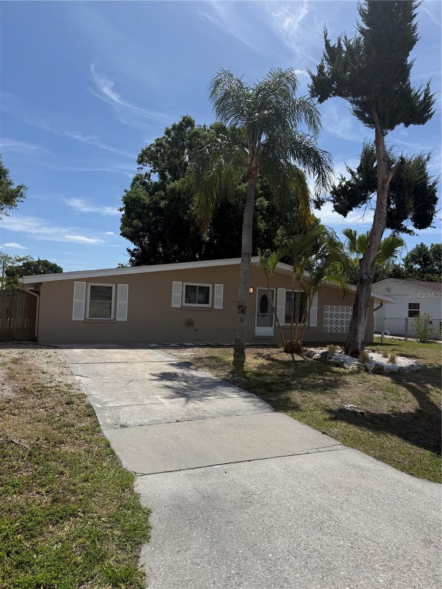 2911 Pafko Dr photo 1