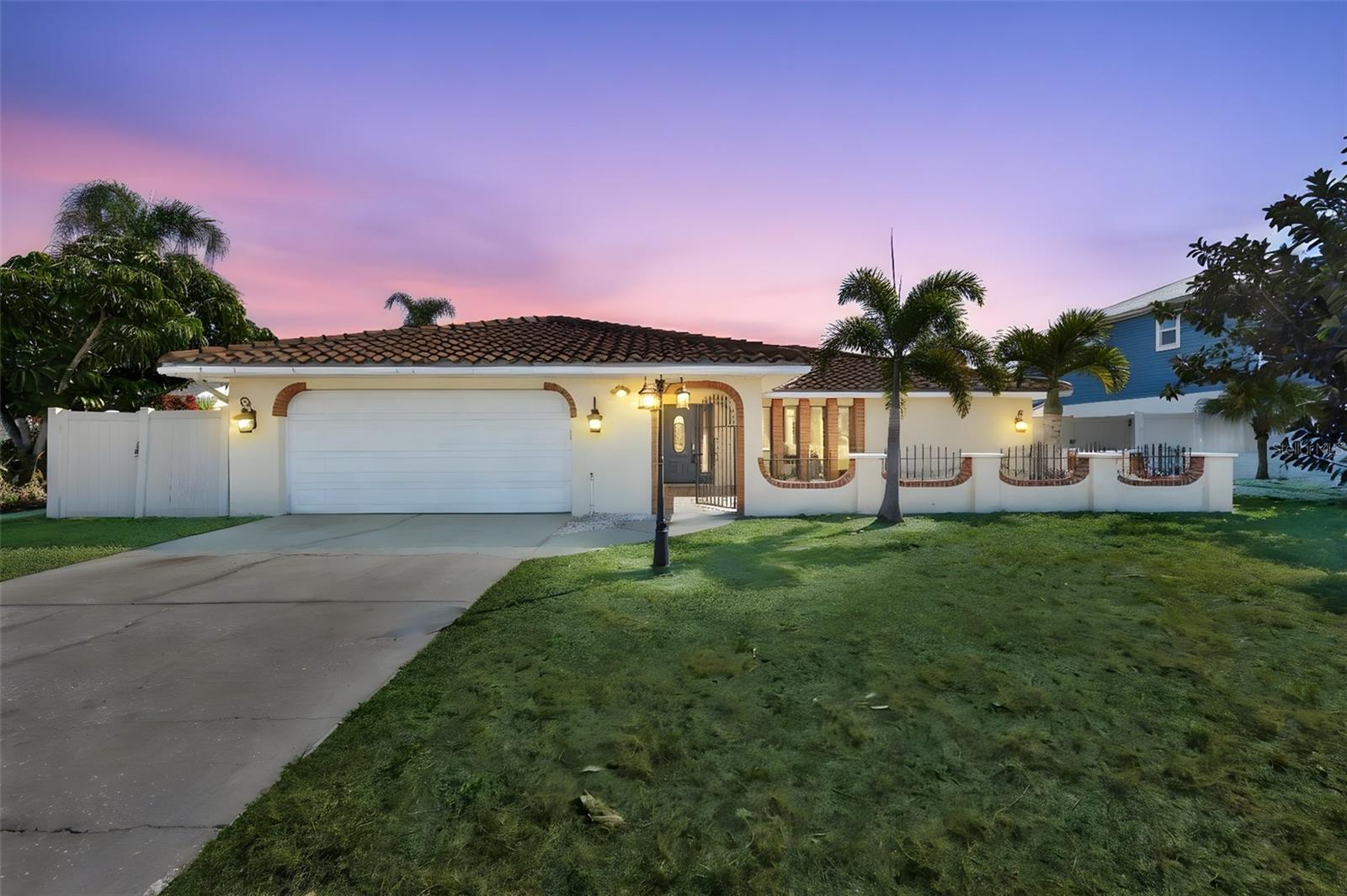 6523 King Palm Way photo 1
