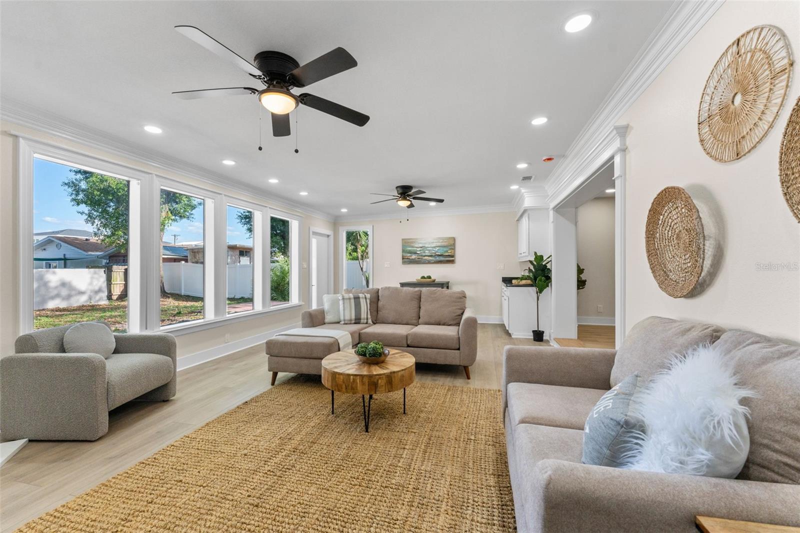 1714 W Saint Isabel St