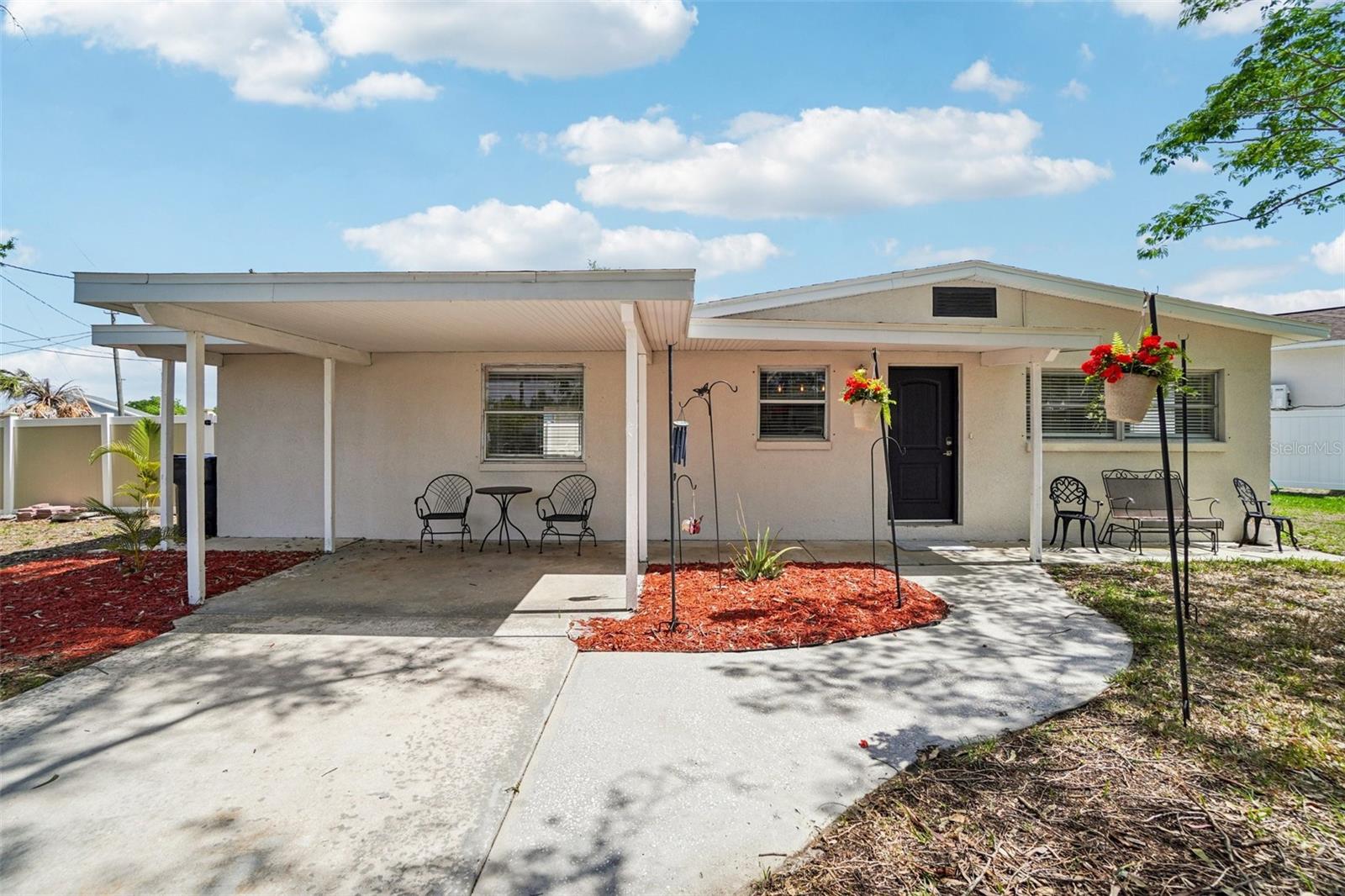 541 Firefly Ln photo 1