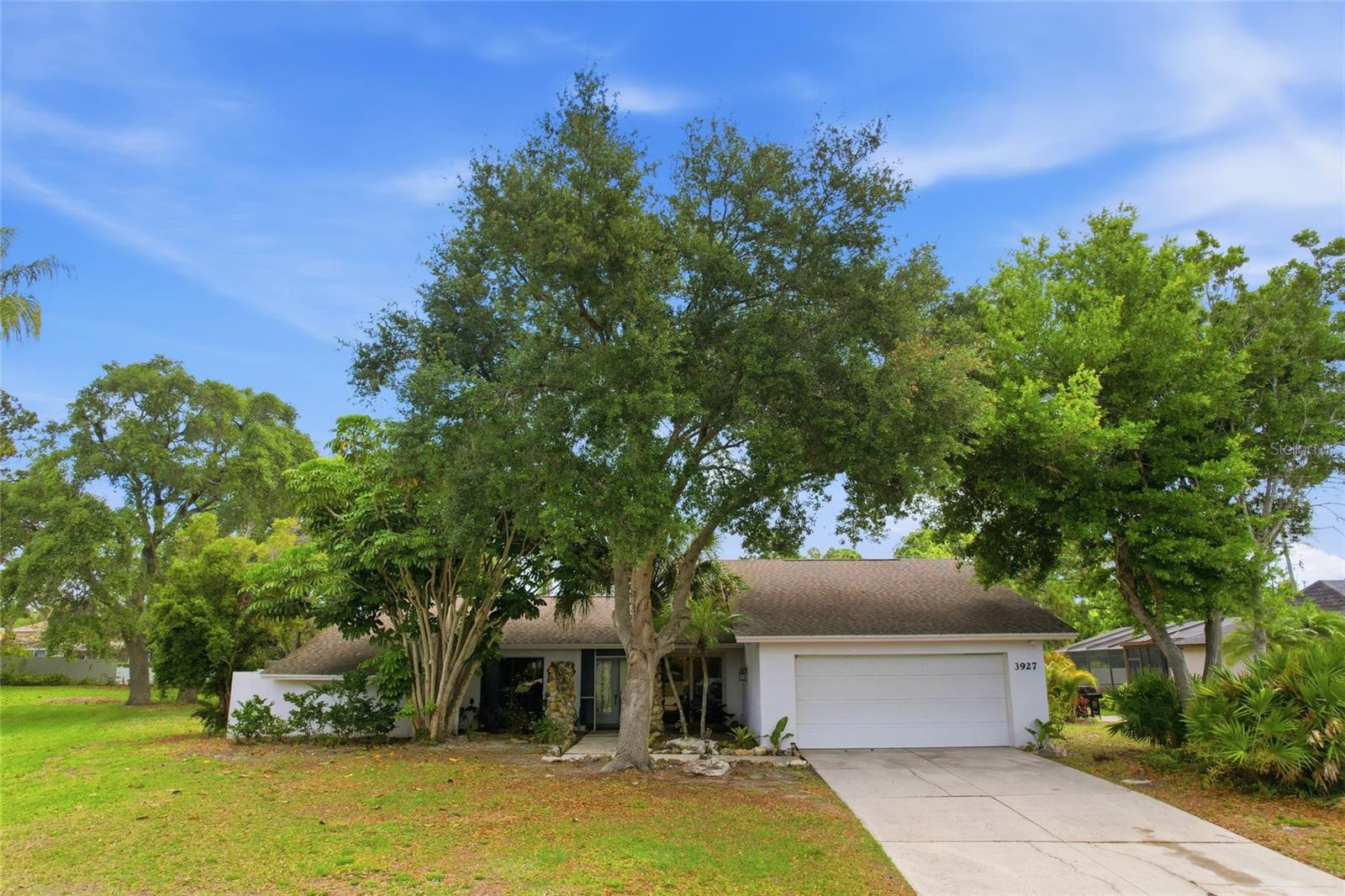3927 Country View Ln photo 1