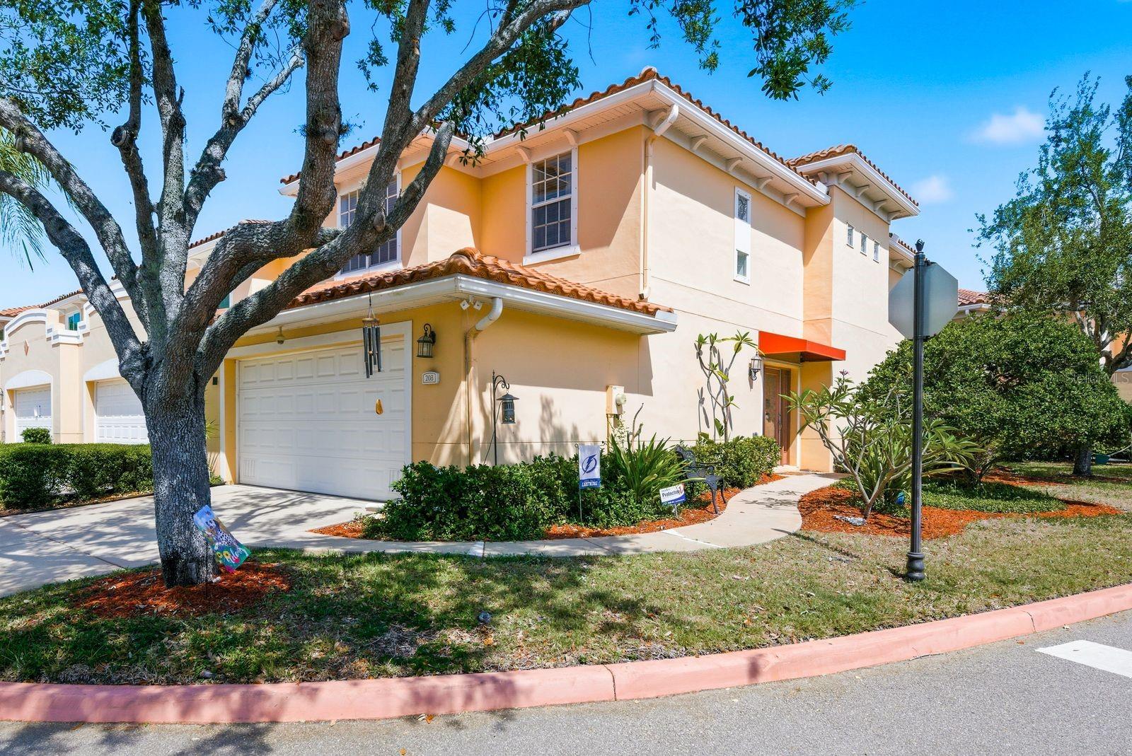 208 Valencia Cir