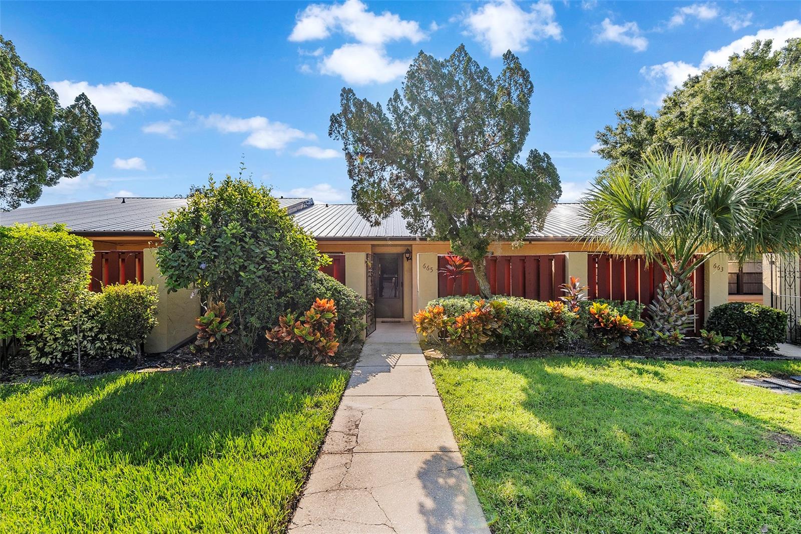 665 Broadmoor Cir photo 1