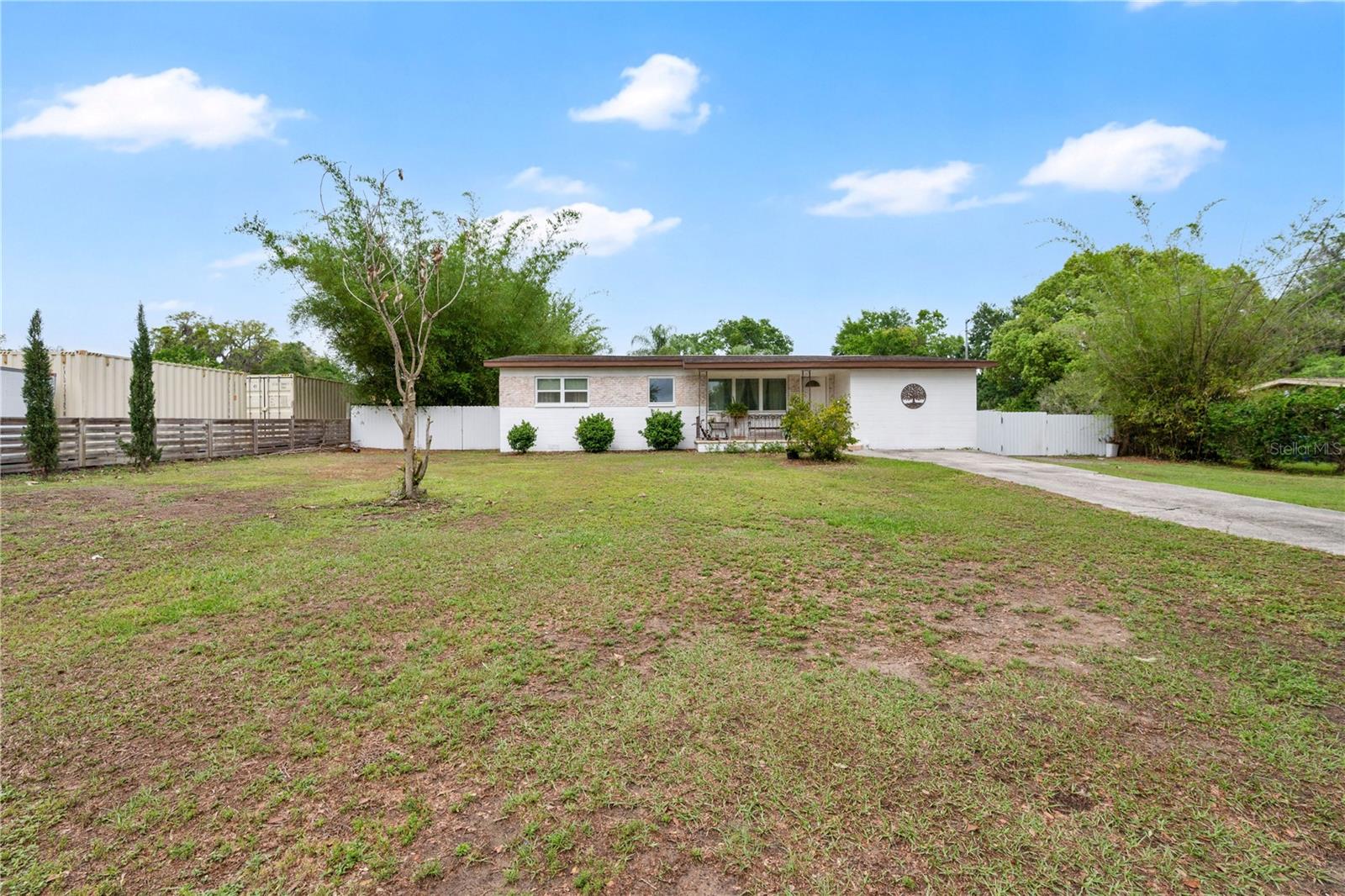 2010 Lee Dr photo 1