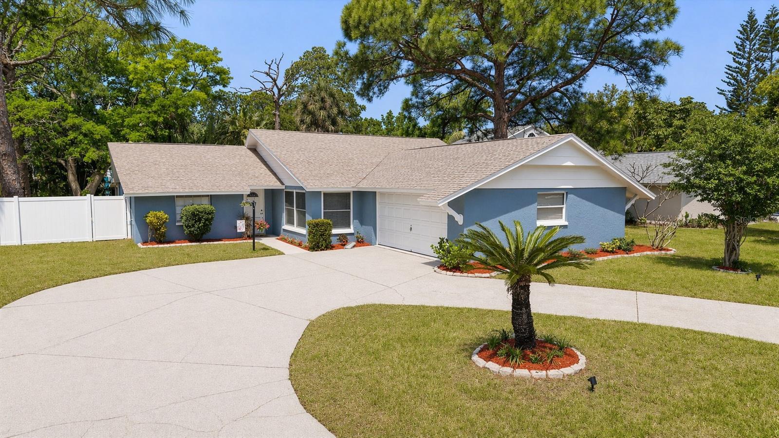 823 Riverside Dr