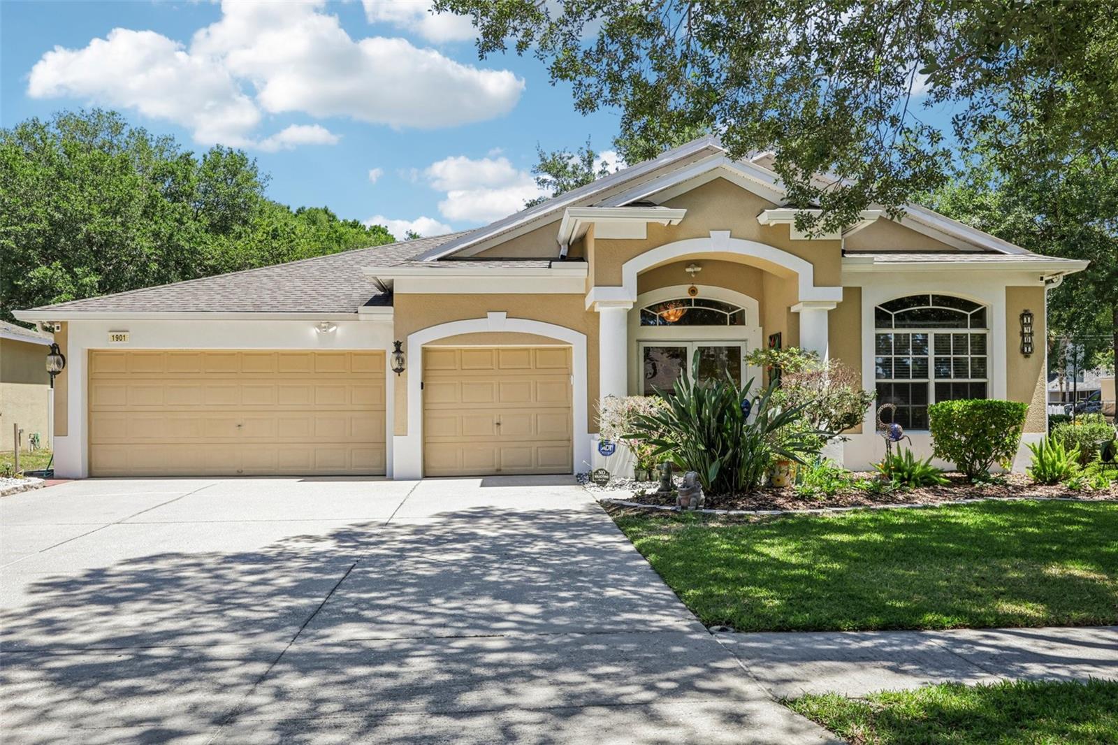 1901 Heartland Cir photo 1