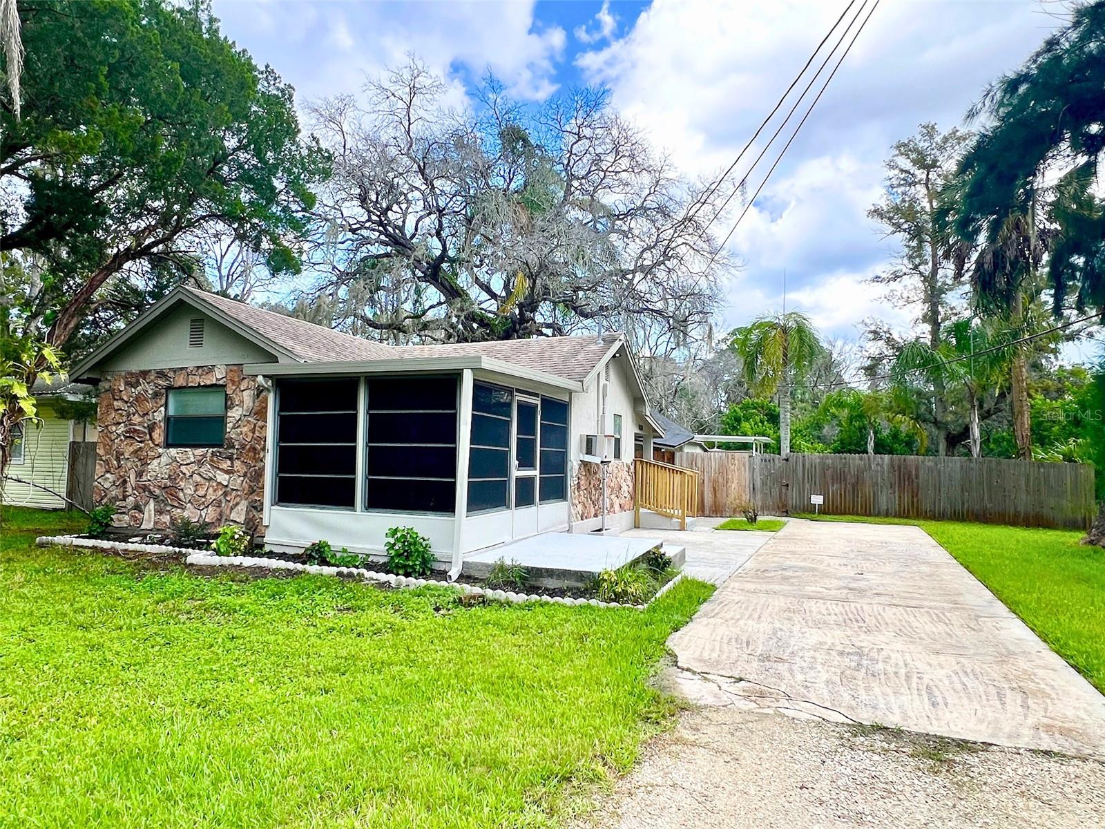 5045 Green Key Rd photo 1