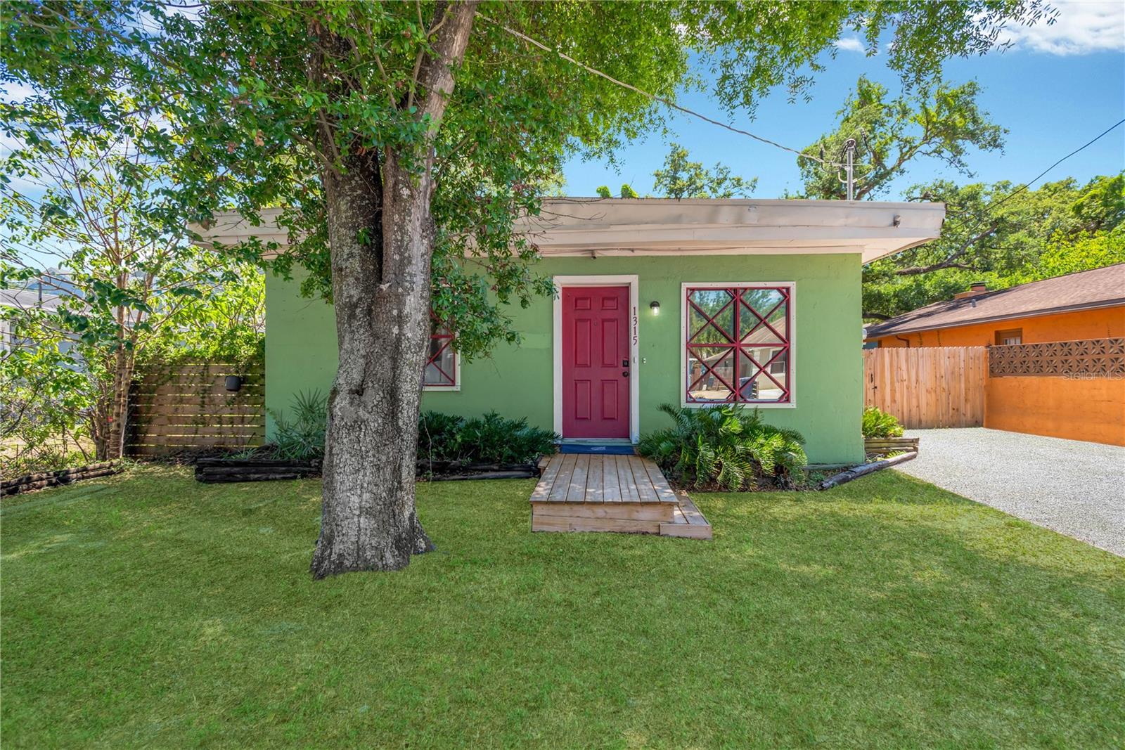 1315 E Osborne Ave photo 1