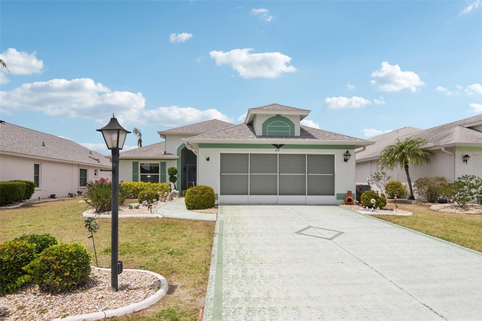 214 Linger Ln photo 1