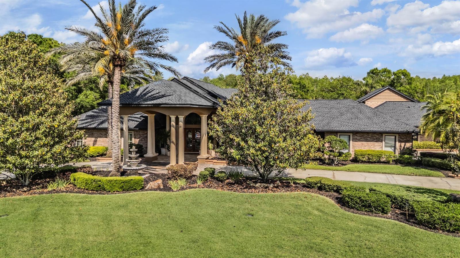 18707 Pepper Pike photo 1
