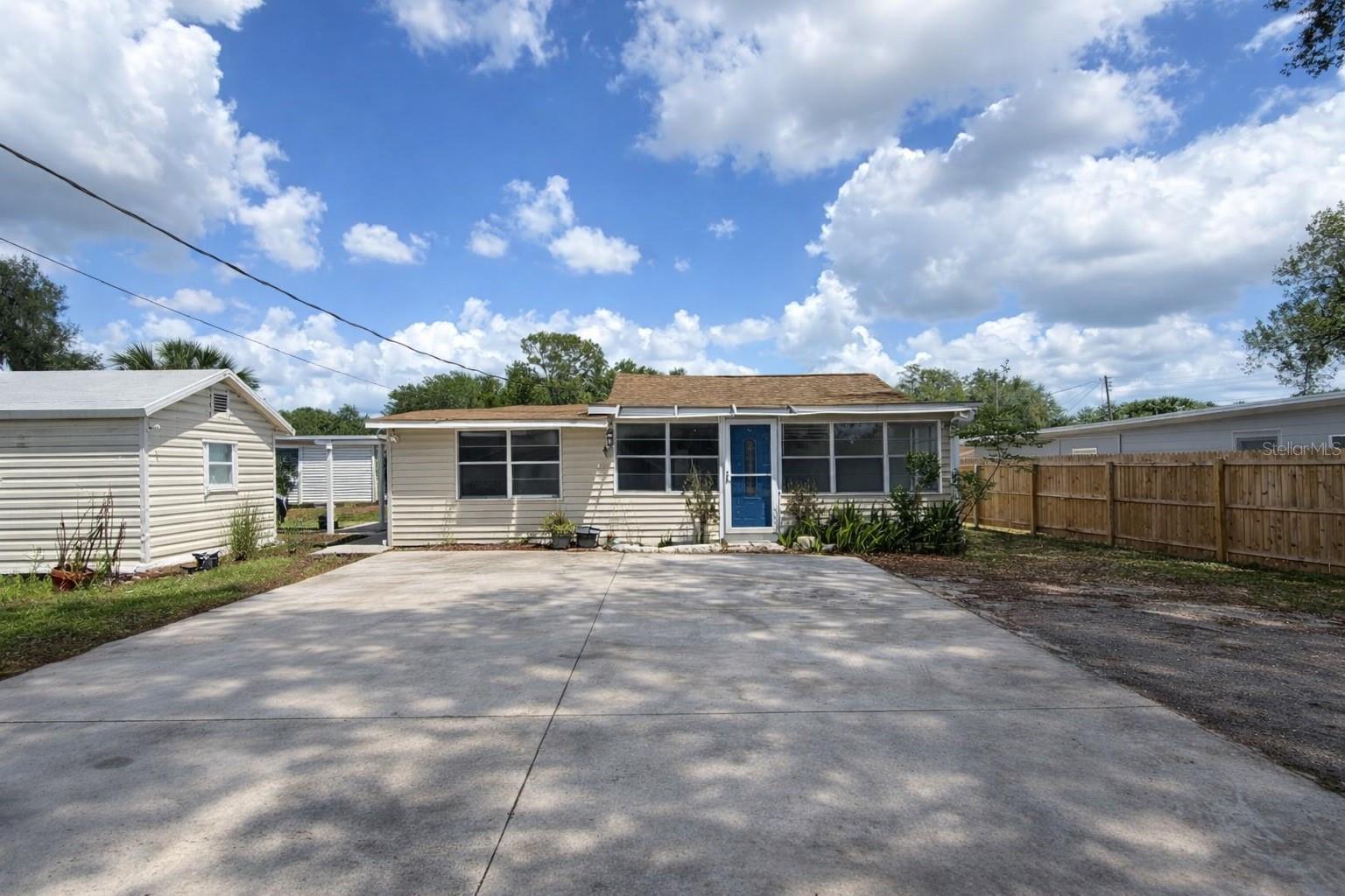 408 Longfellow Blvd photo 1
