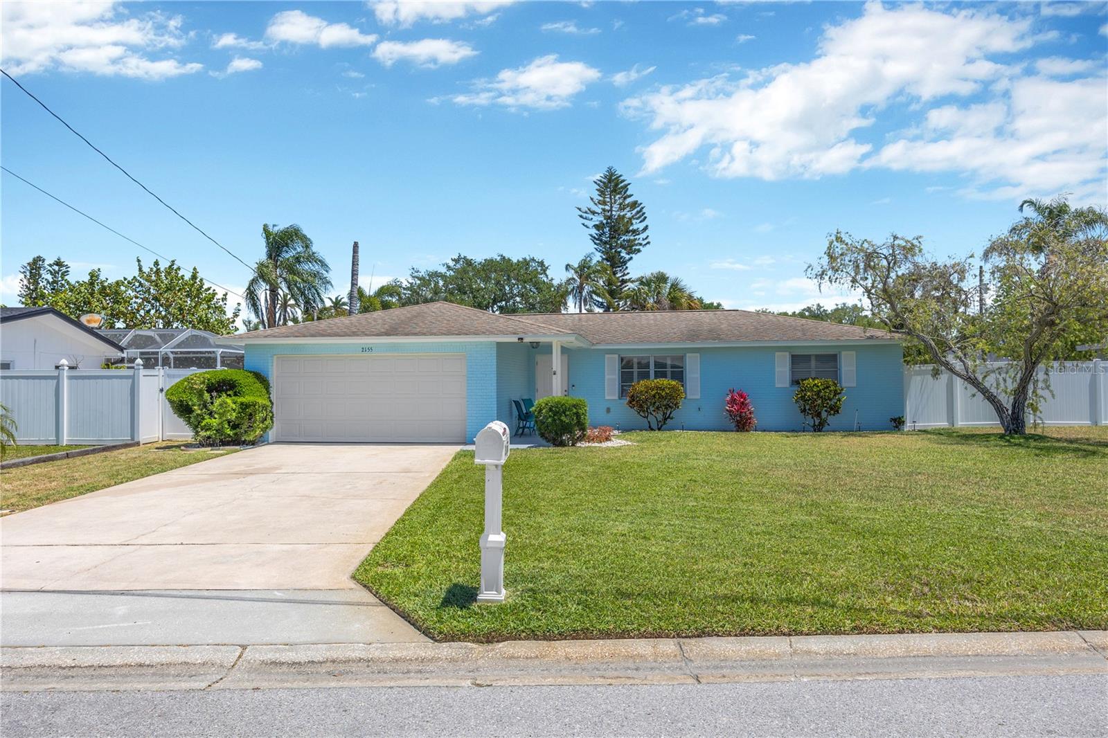 2155 Edythe Dr photo 1