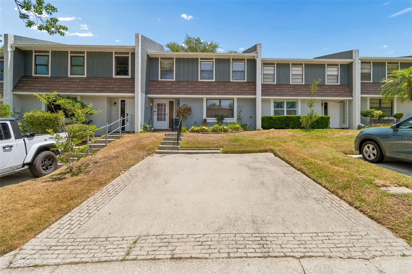 1319 Abbey Crescent Ln photo 1