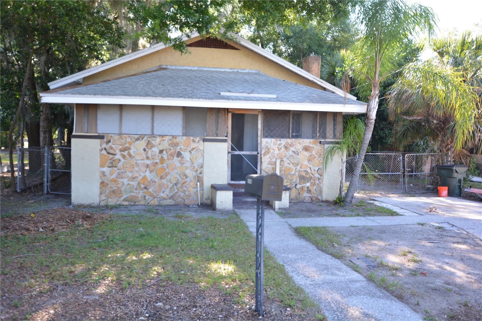 1031 N Florence Ave photo 1