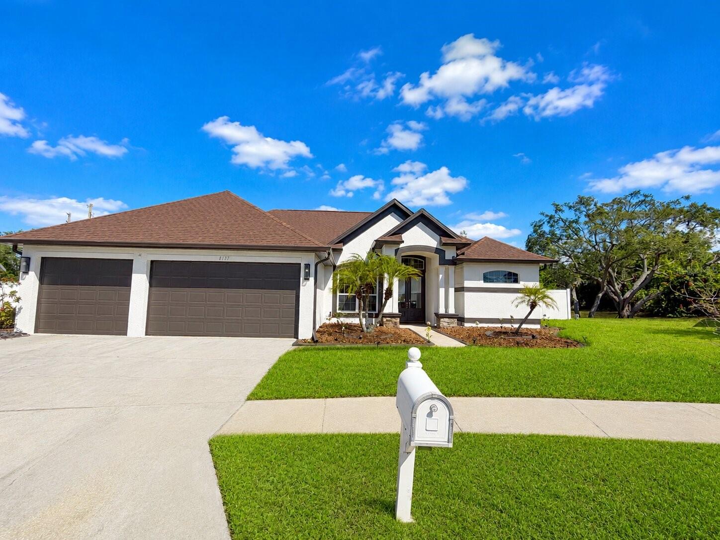 8137 Golden Bear Loop photo 1