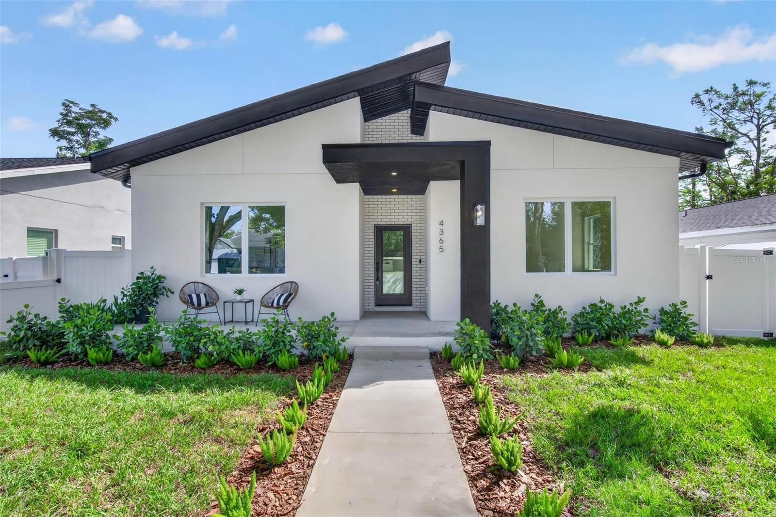 4365 Iris St N photo 1